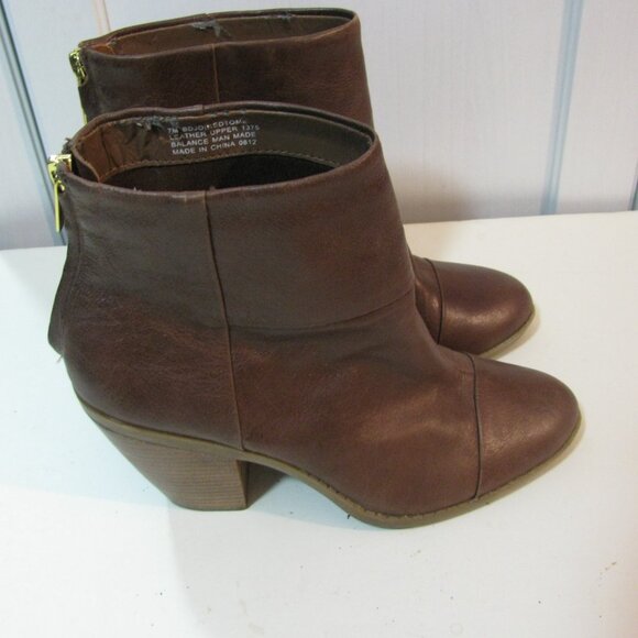 ** Bandolino Brown Boots 7M Size 7 Zip Back Excellent - Picture 9 of 10